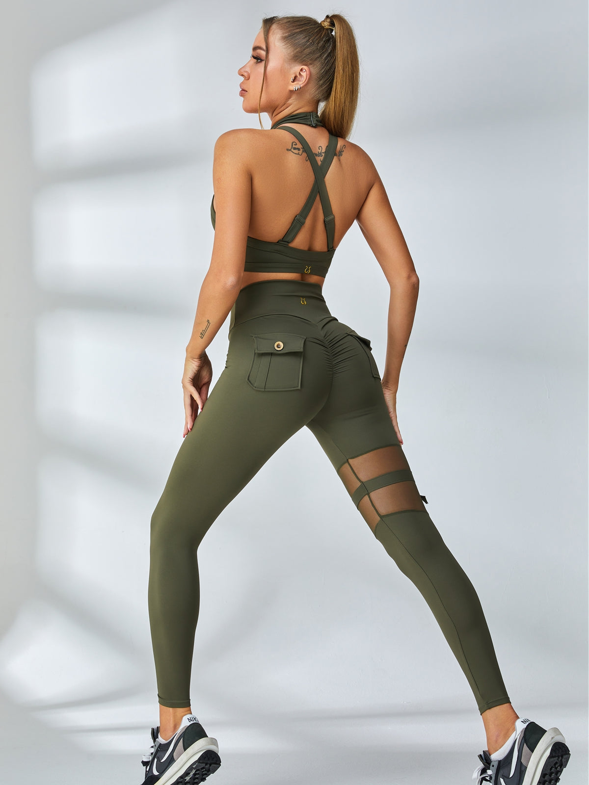 Unique Cut Out Pocket Mesh Scrunch Bum Sportswear