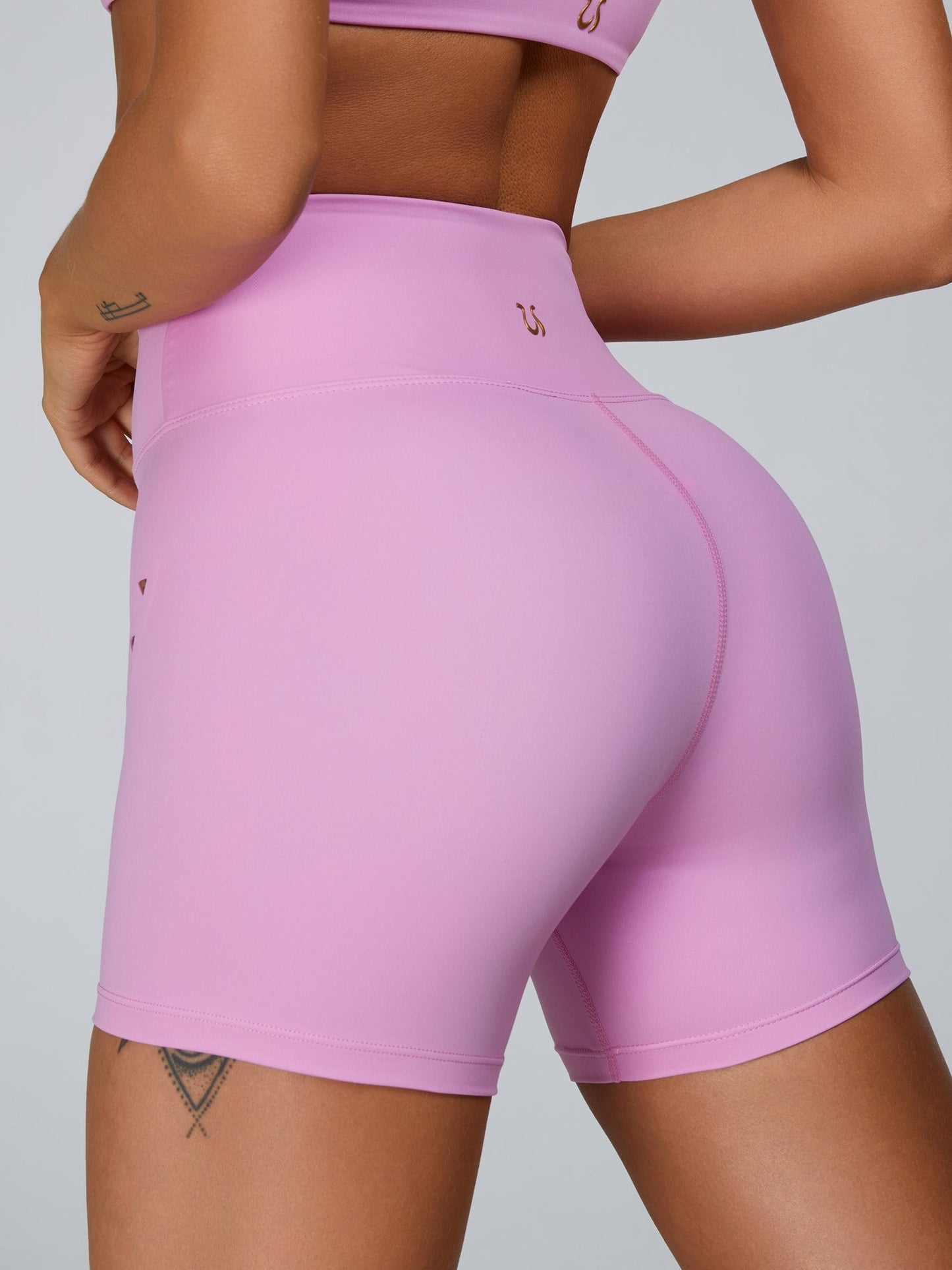 Cutout V Shape Waist Leggings