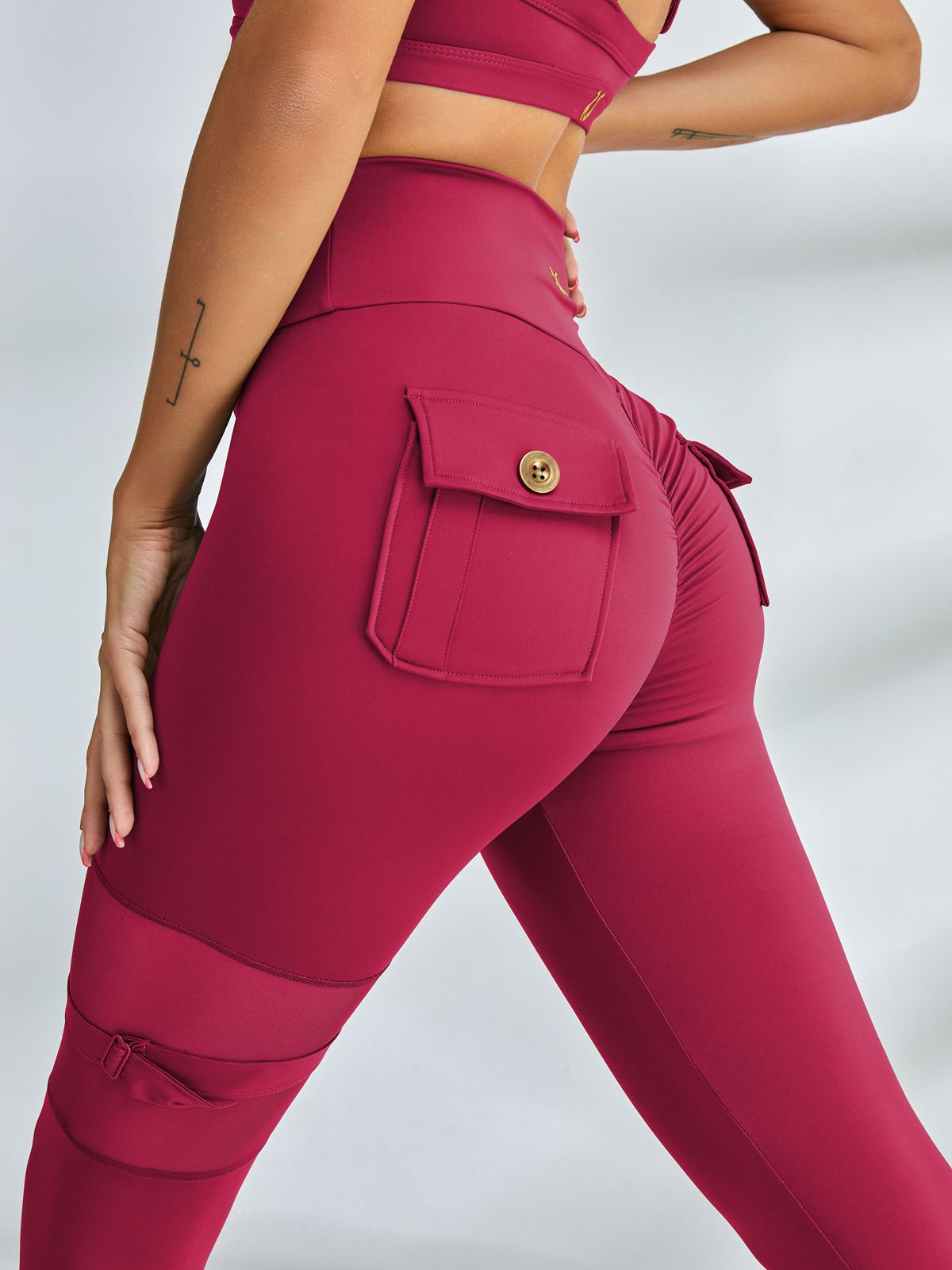 Unique Cut Out Pocket Mesh Scrunch Bum Sportswear